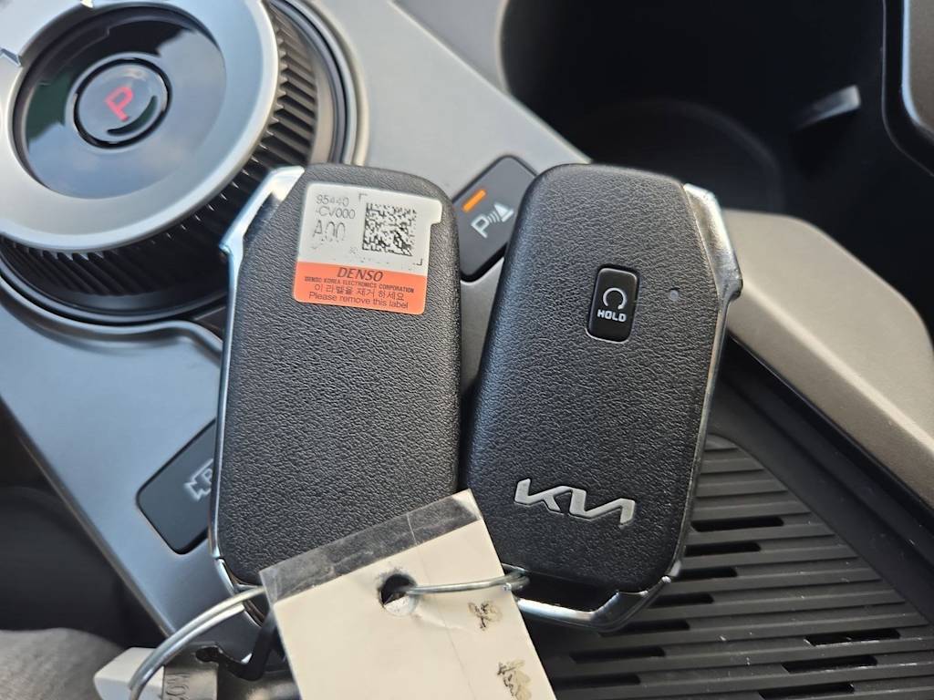 Thumbnail: 2023 Kia EV6 - 16