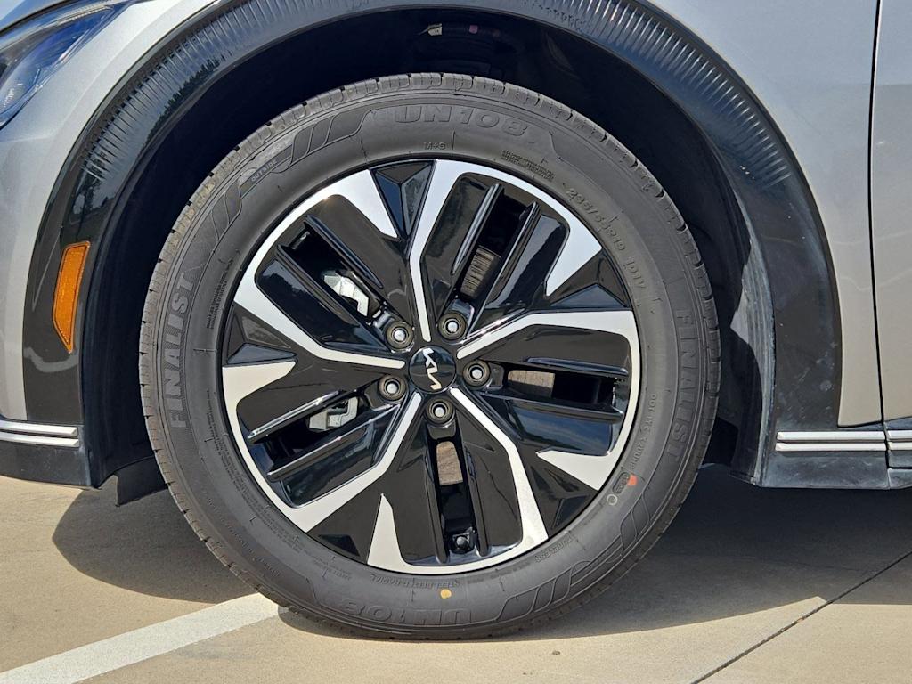 Thumbnail: 2023 Kia EV6 - 8