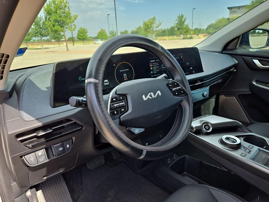 Thumbnail: 2023 Kia EV6 - 2