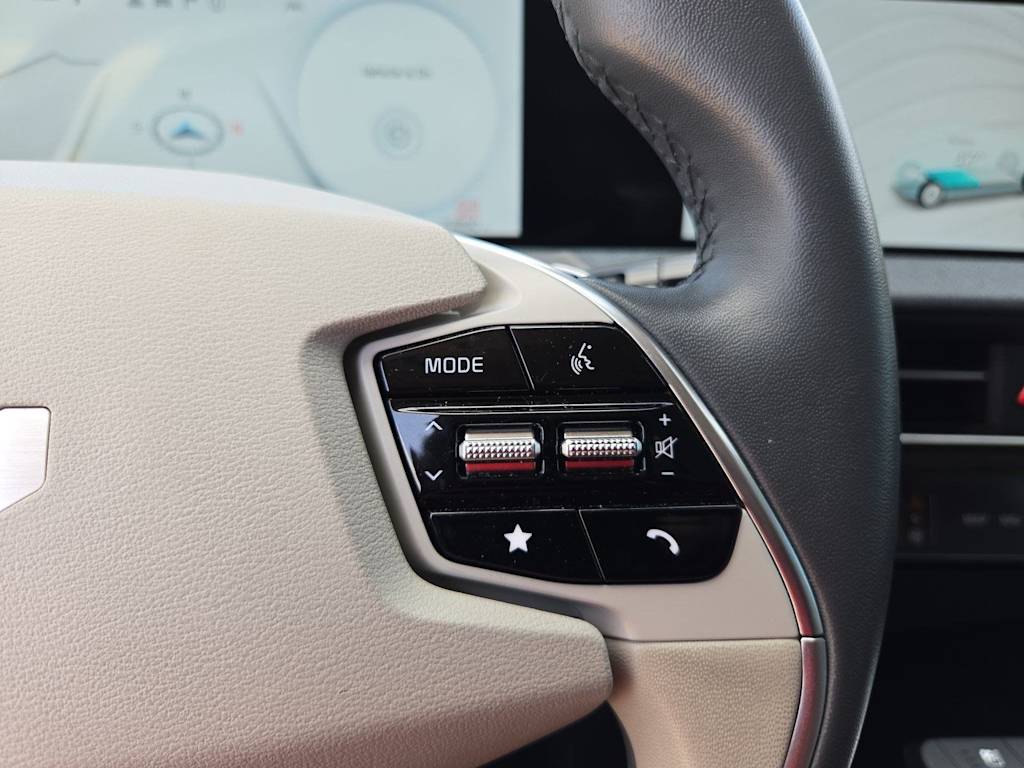 Thumbnail: 2023 Kia EV6 - 25