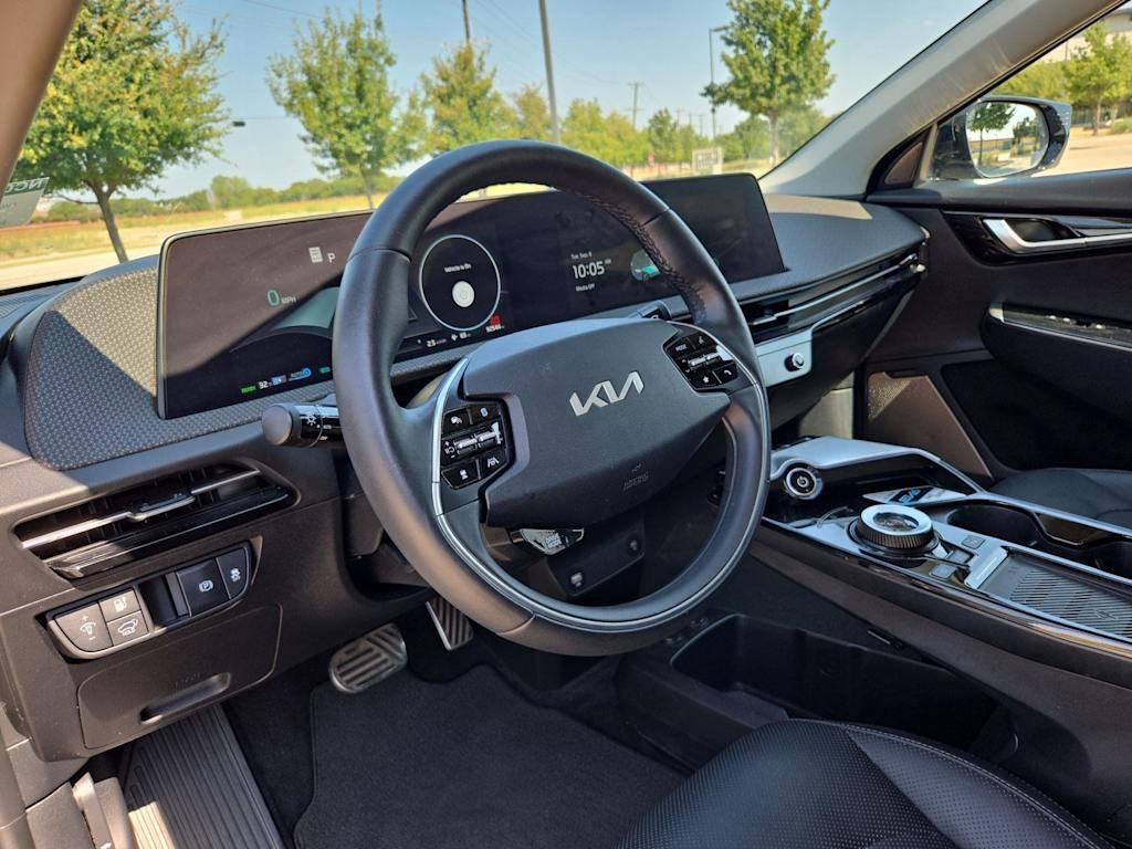 Thumbnail: 2022 Kia EV6 - 2