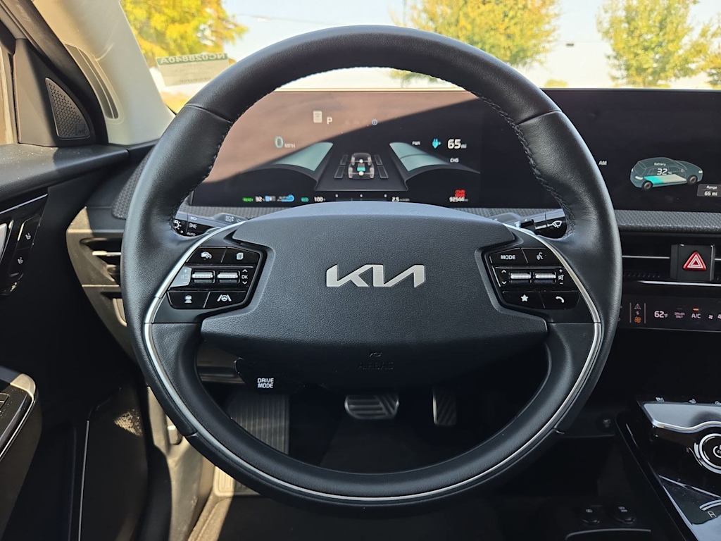 Thumbnail: 2022 Kia EV6 - 13