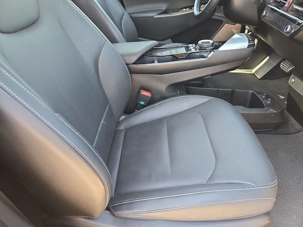 Thumbnail: 2022 Kia EV6 - 26