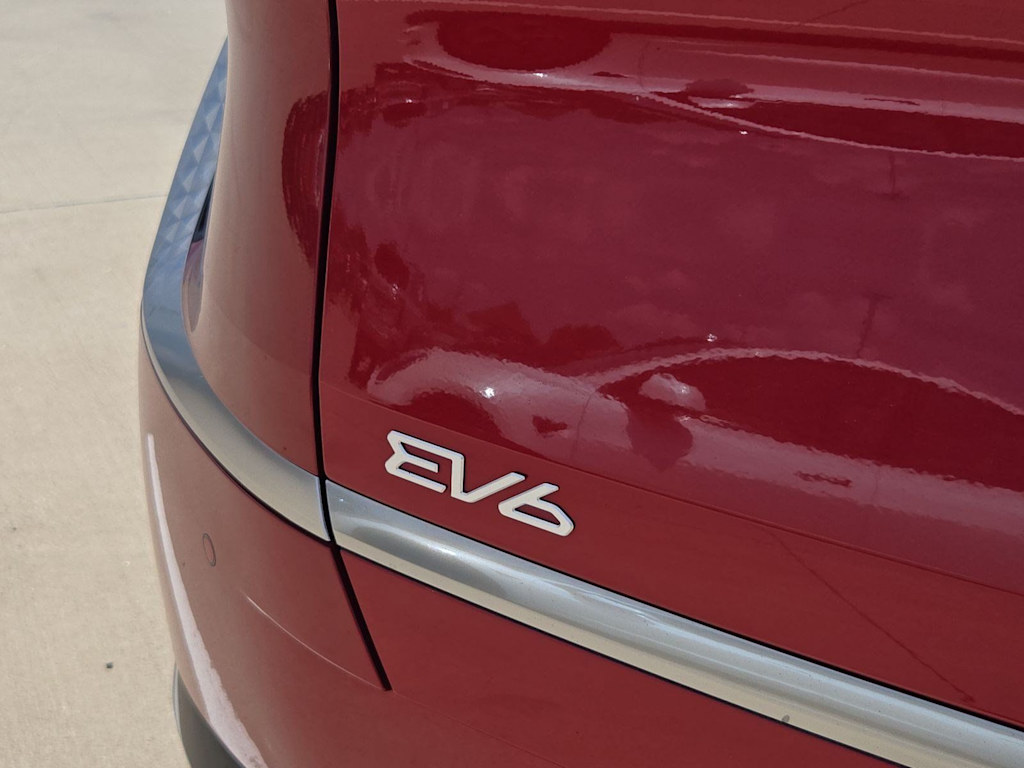 Thumbnail: 2023 Kia EV6 - 23