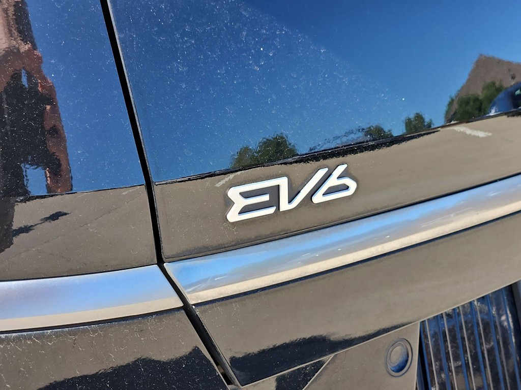 Thumbnail: 2023 Kia EV6 - 24