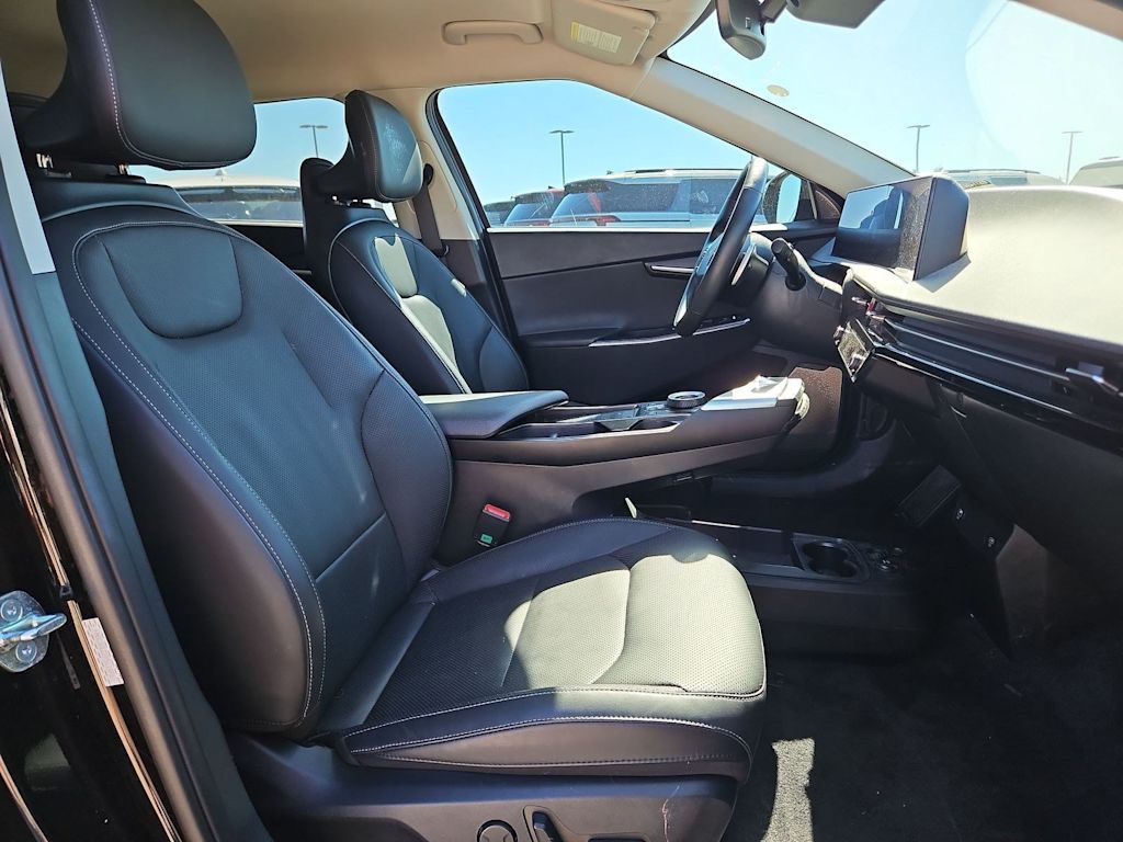 Thumbnail: 2023 Kia EV6 - 10