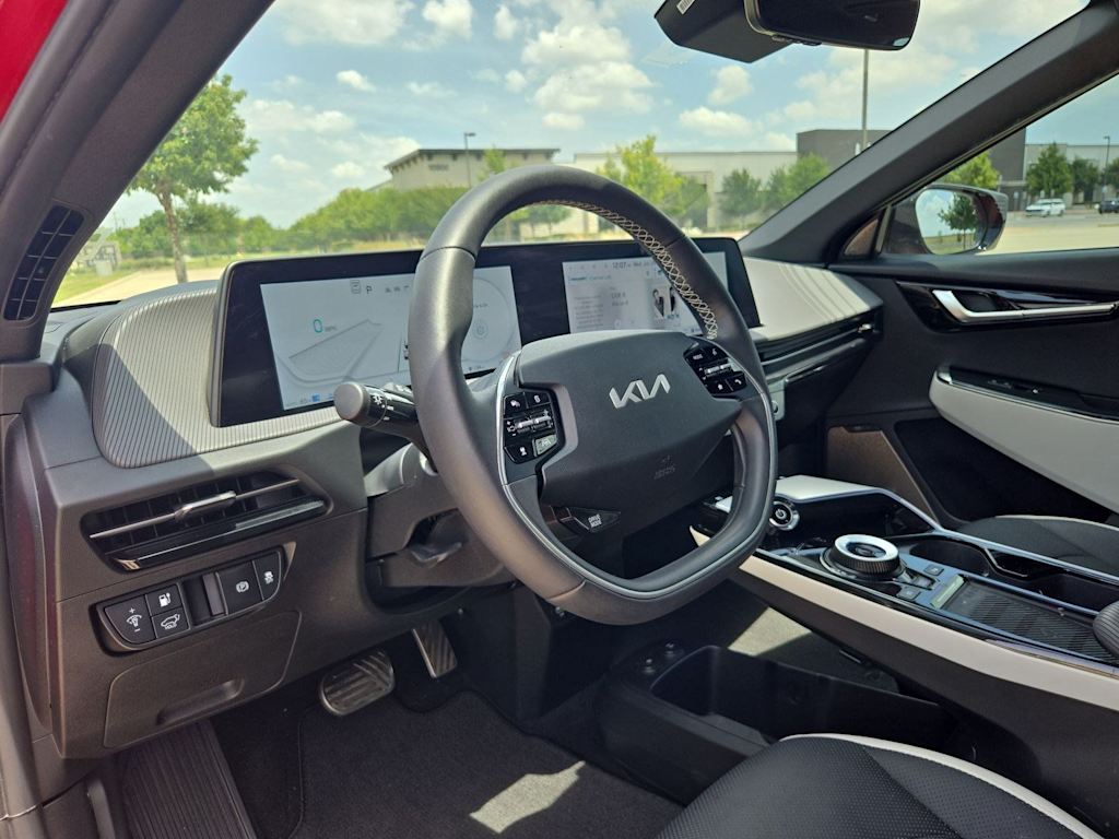 Thumbnail: 2023 Kia EV6 - 2