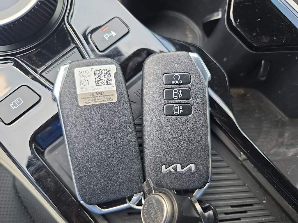 Thumbnail: 2023 Kia EV6 - 36