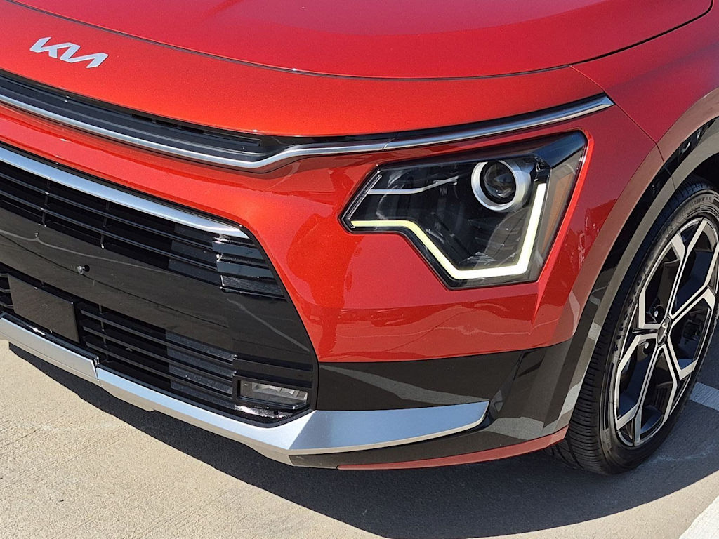 Thumbnail: 2023 Kia Niro - 21