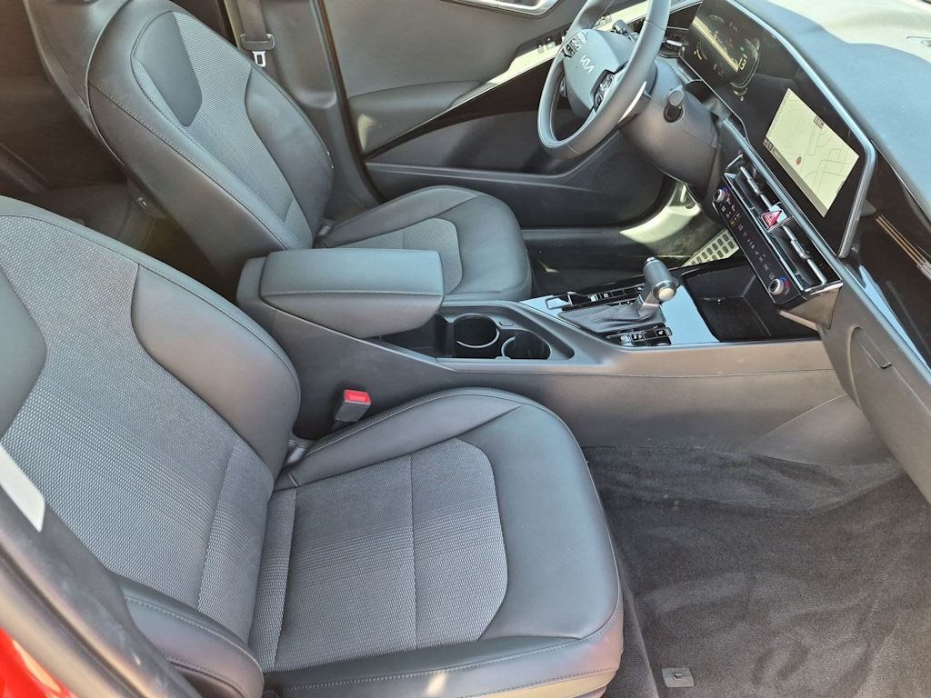 Thumbnail: 2023 Kia Niro - 11