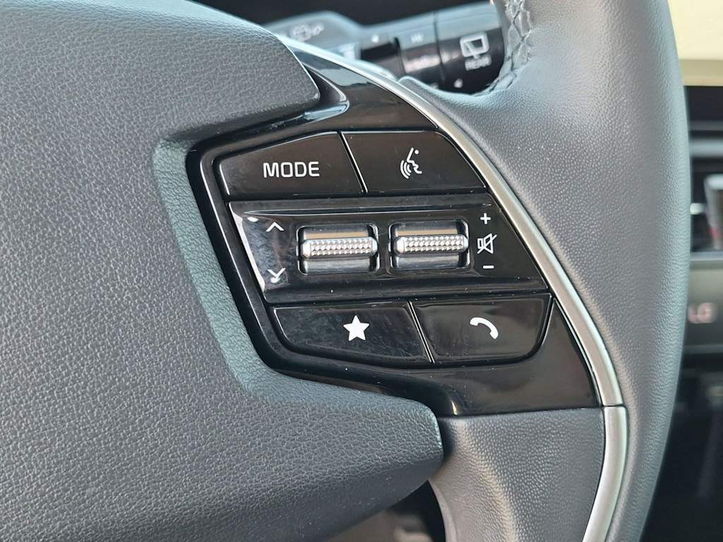 Thumbnail: 2023 Kia Niro - 29