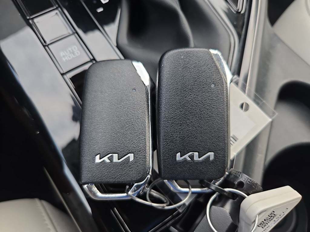 Thumbnail: 2024 Kia Niro - 34