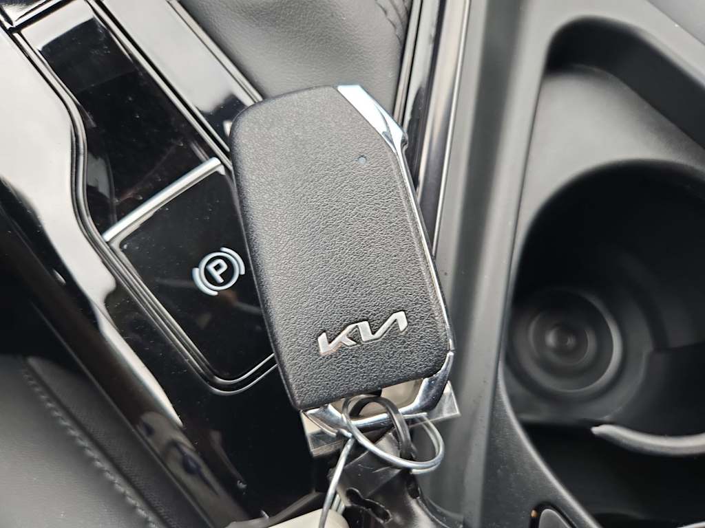 Thumbnail: 2023 Kia Niro - 35