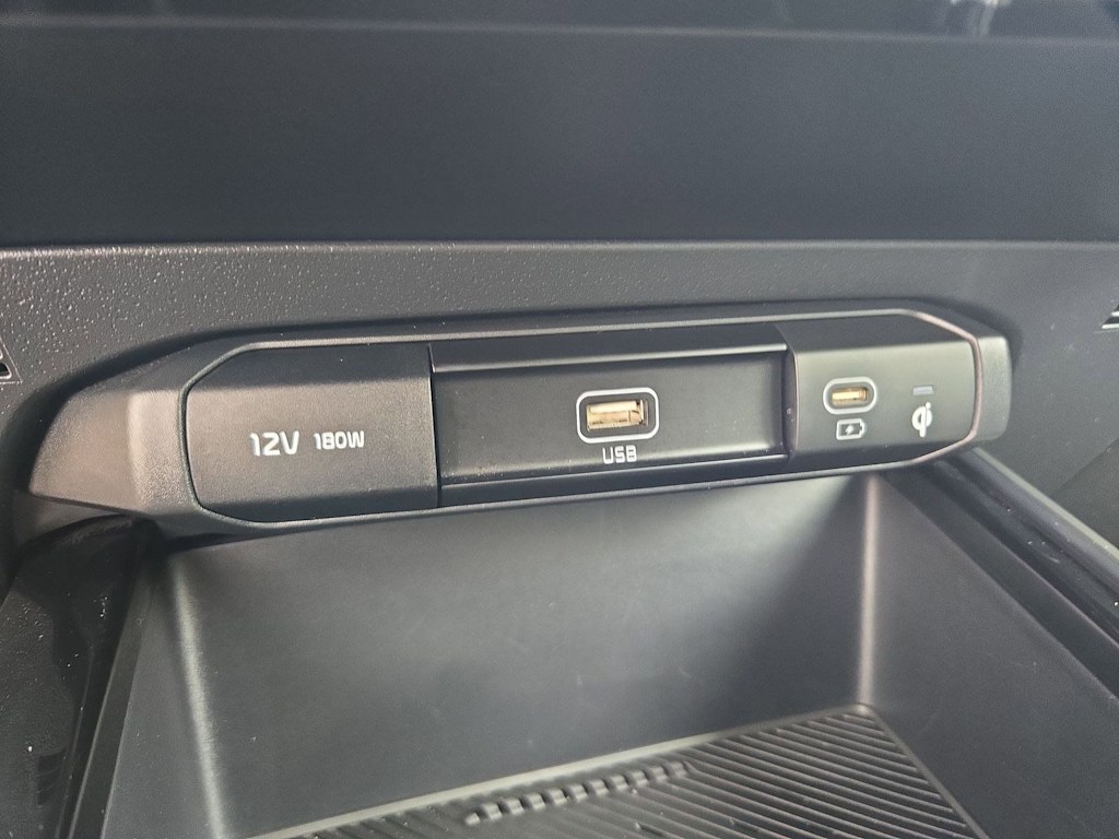 Thumbnail: 2023 Kia Niro - 33