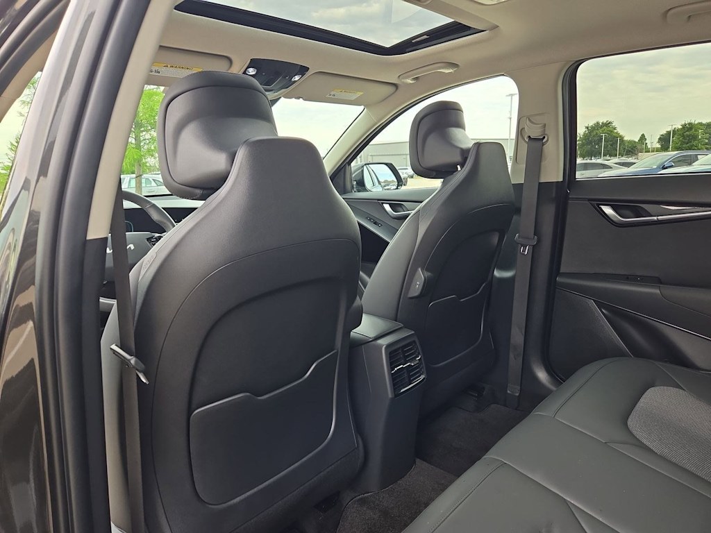 Thumbnail: 2023 Kia Niro - 12