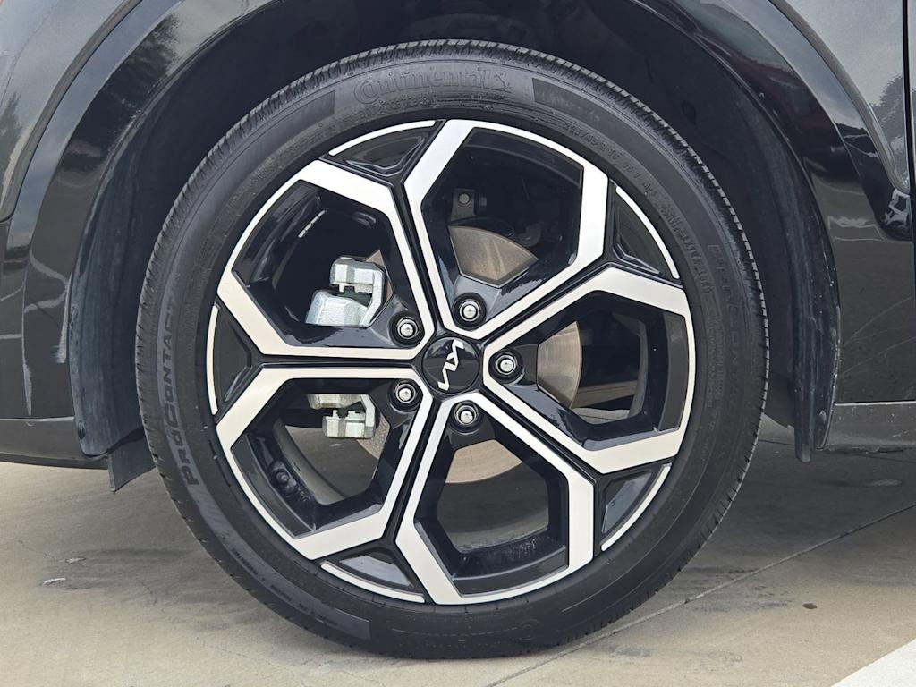 Thumbnail: 2023 Kia Niro - 8