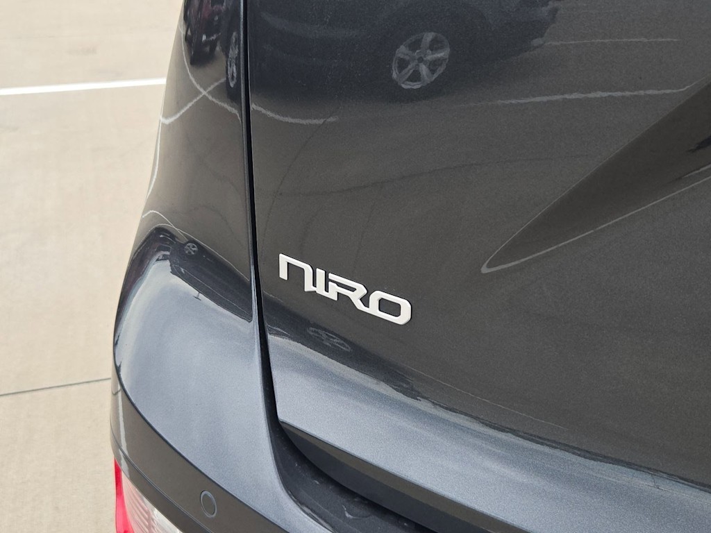 Thumbnail: 2023 Kia Niro - 22