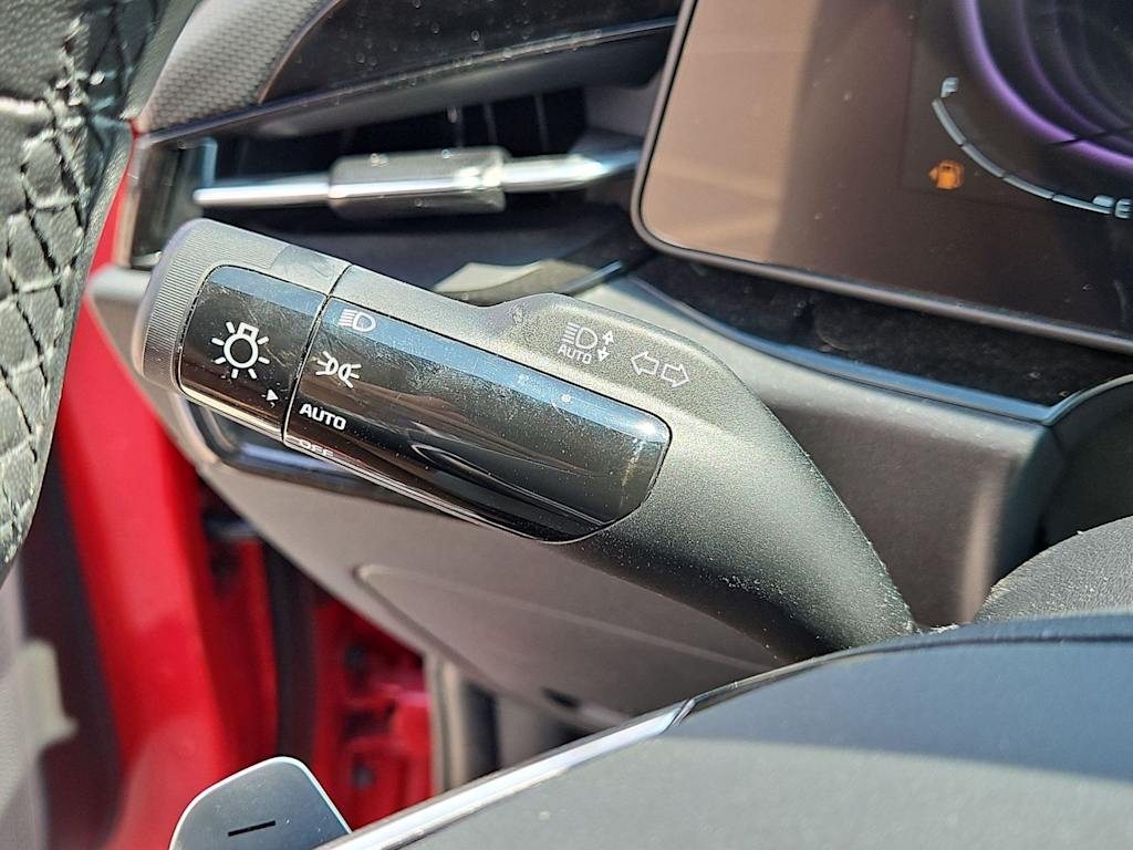 Thumbnail: 2023 Kia Niro - 24