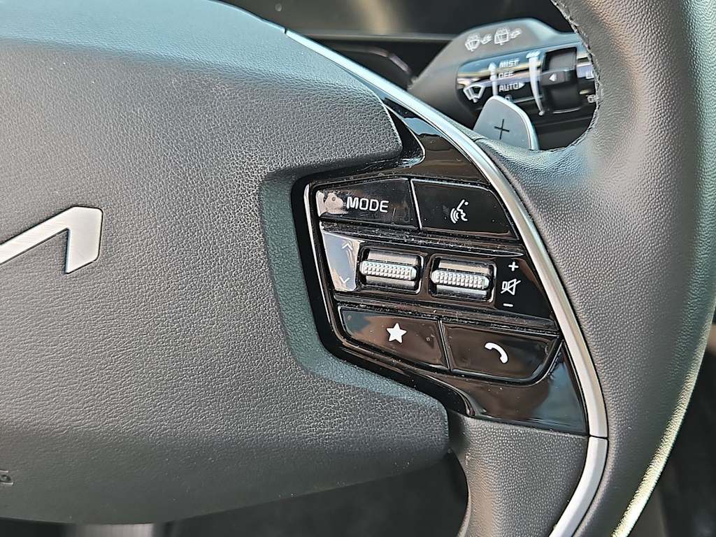 Thumbnail: 2023 Kia Niro - 23