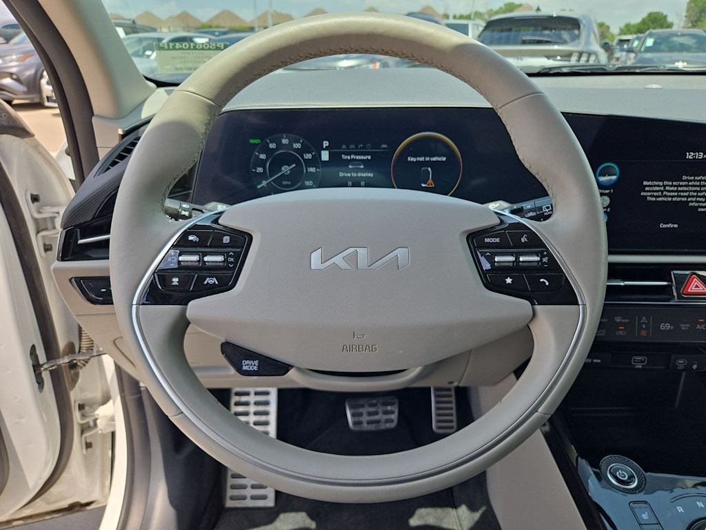 Thumbnail: 2023 Kia Niro - 12