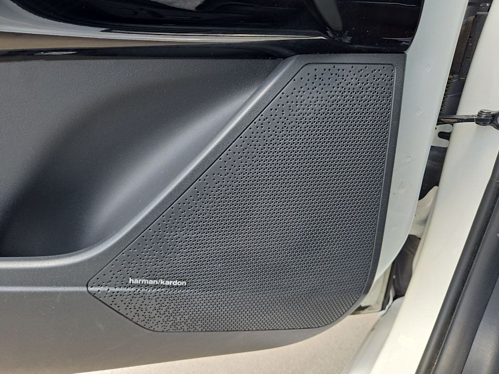 Thumbnail: 2023 Kia Niro - 32