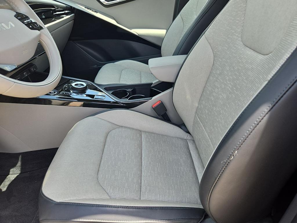Thumbnail: 2023 Kia Niro - 9