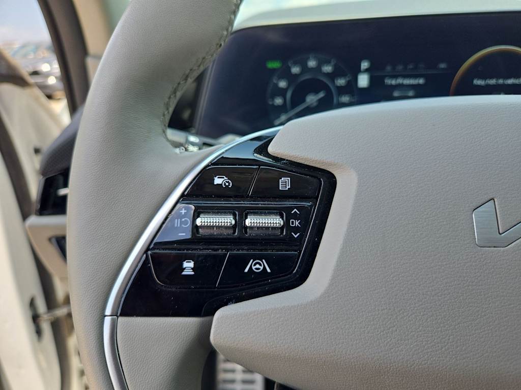 Thumbnail: 2023 Kia Niro - 28