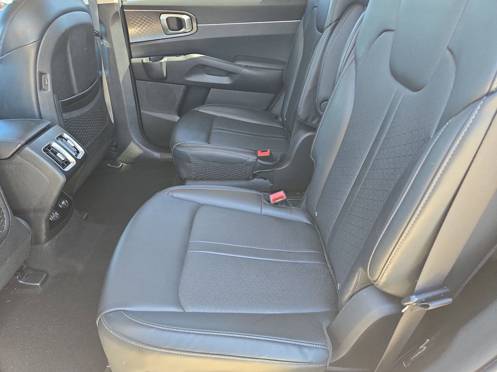 Thumbnail: 2022 Kia Sorento - 23