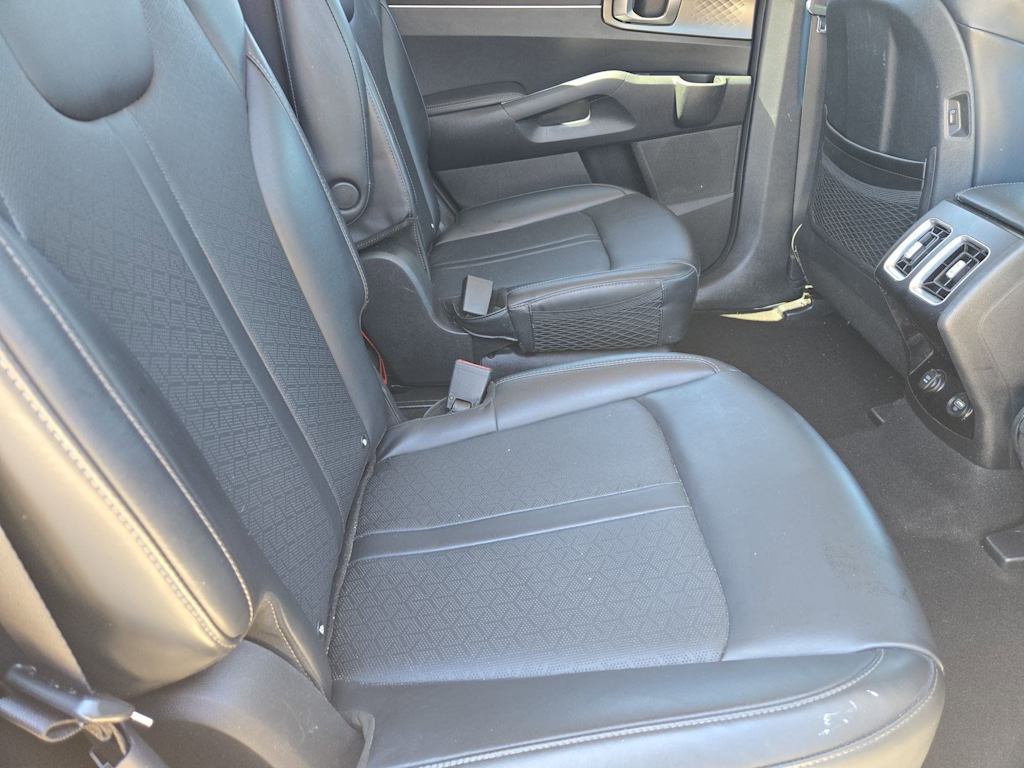 Thumbnail: 2022 Kia Sorento - 11