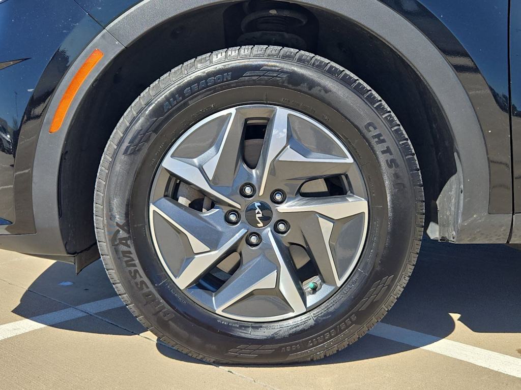 Thumbnail: 2022 Kia Sorento - 8