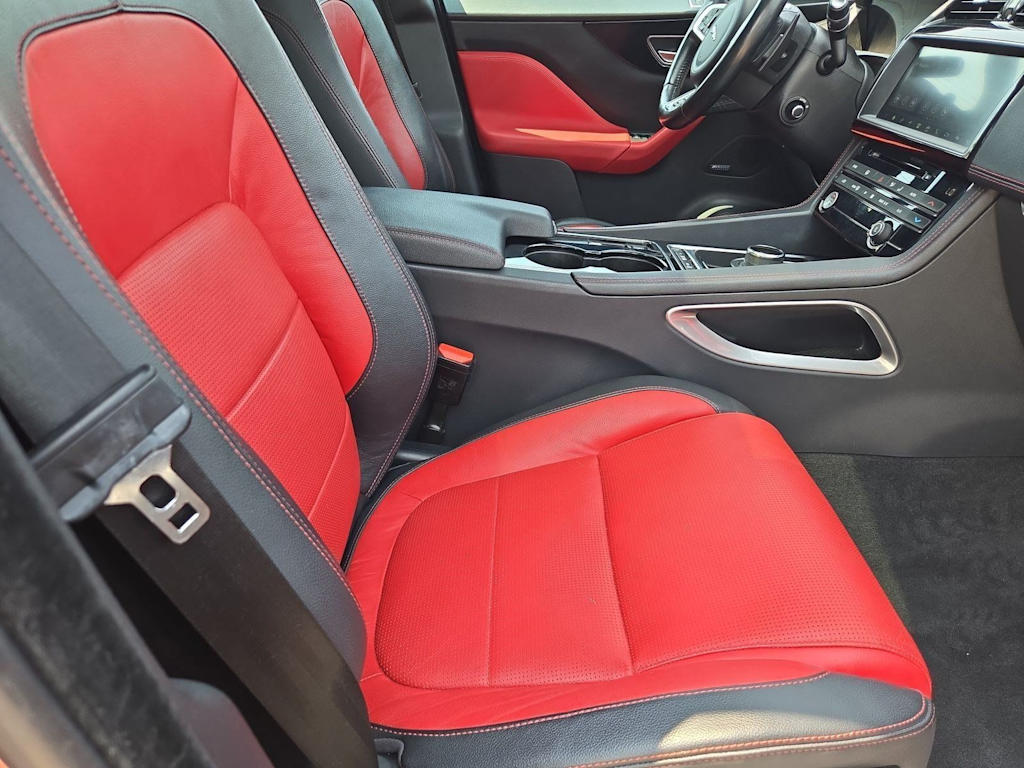 Thumbnail: 2017 Jaguar F-Pace - 26