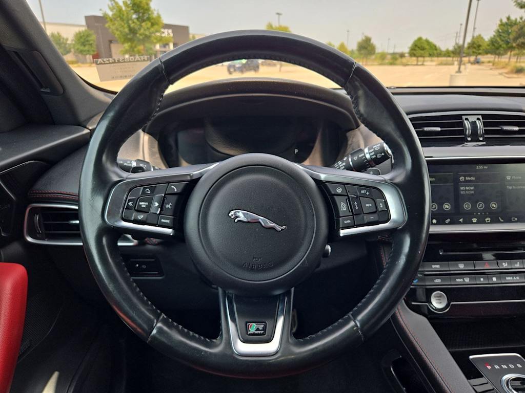 Thumbnail: 2017 Jaguar F-Pace - 13
