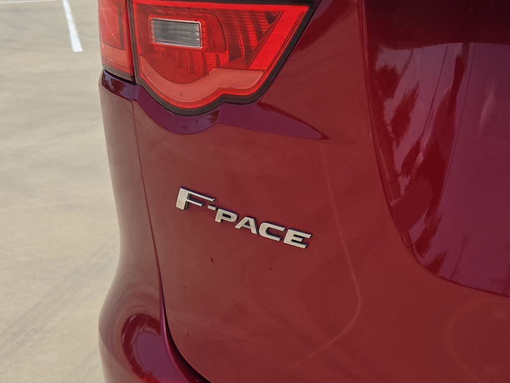 Thumbnail: 2017 Jaguar F-Pace - 21