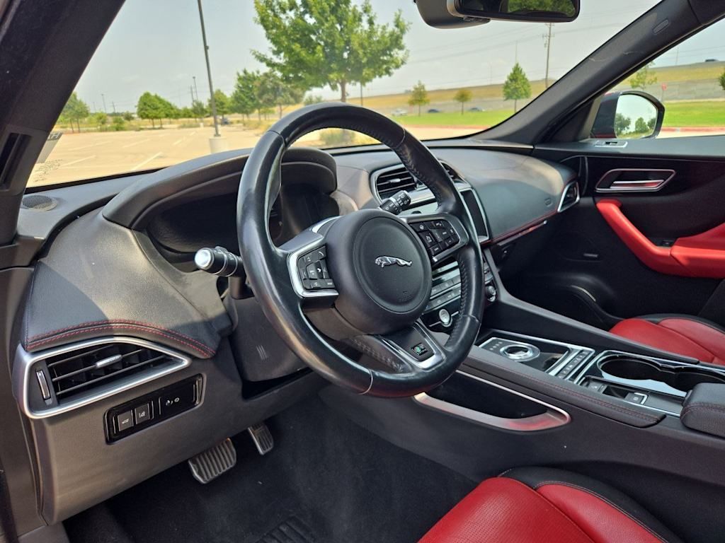 Thumbnail: 2017 Jaguar F-Pace - 2