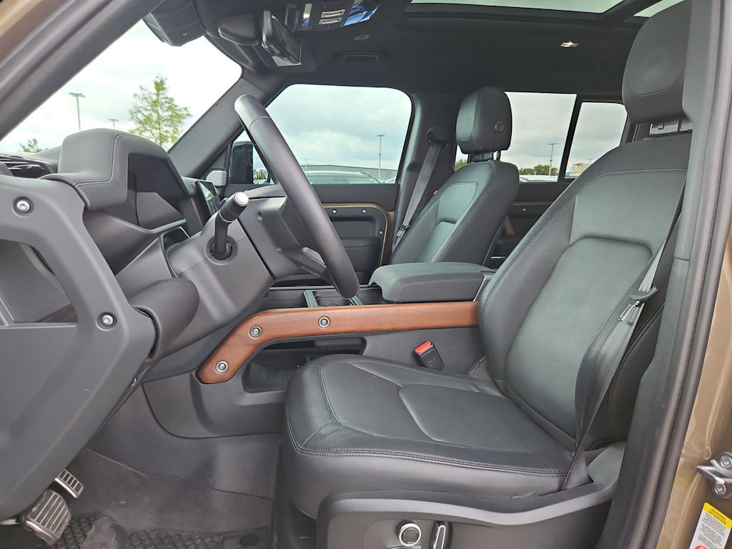 Thumbnail: 2024 Land Rover Defender - 9