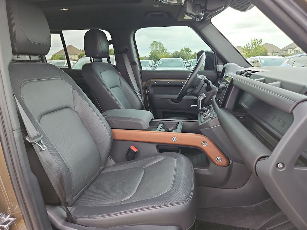 Thumbnail: 2024 Land Rover Defender - 10