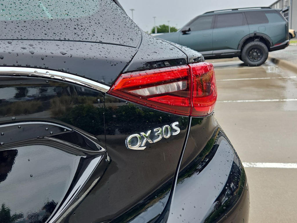 Thumbnail: 2017 INFINITI QX30 - 23