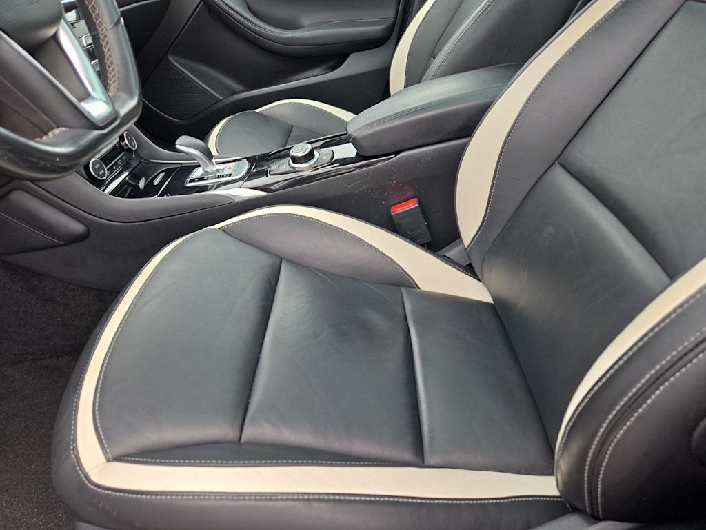 Thumbnail: 2017 INFINITI QX30 - 10
