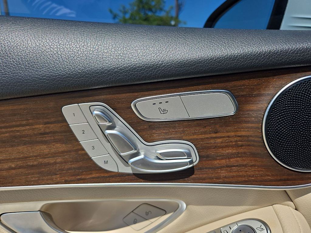 Thumbnail: 2020 Mercedes-Benz GLC - 24
