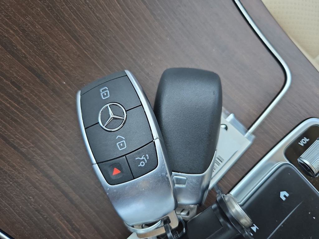 Thumbnail: 2020 Mercedes-Benz GLC - 34