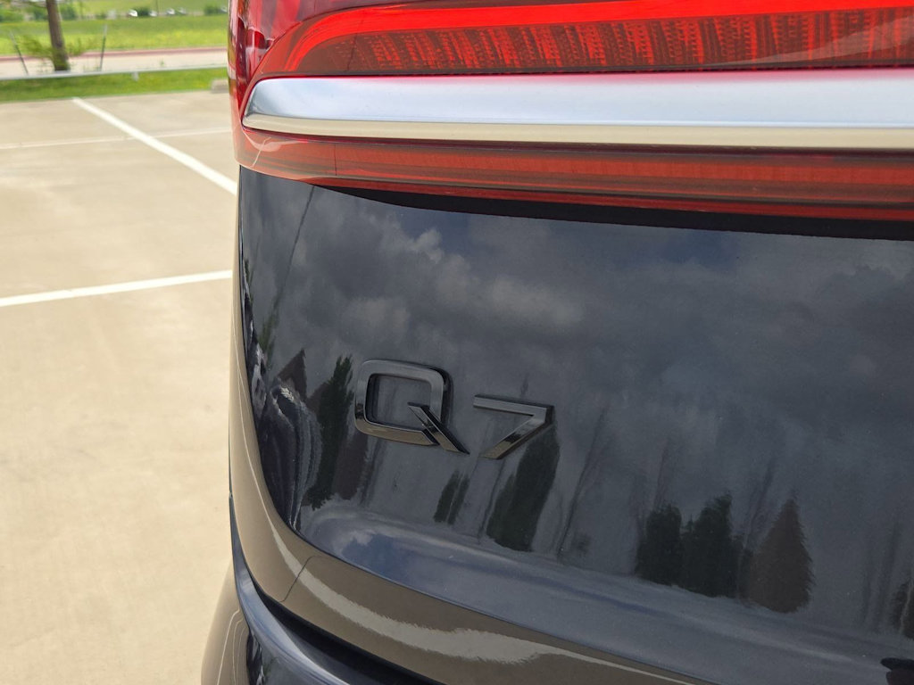 Thumbnail: 2021 Audi Q7 - 7