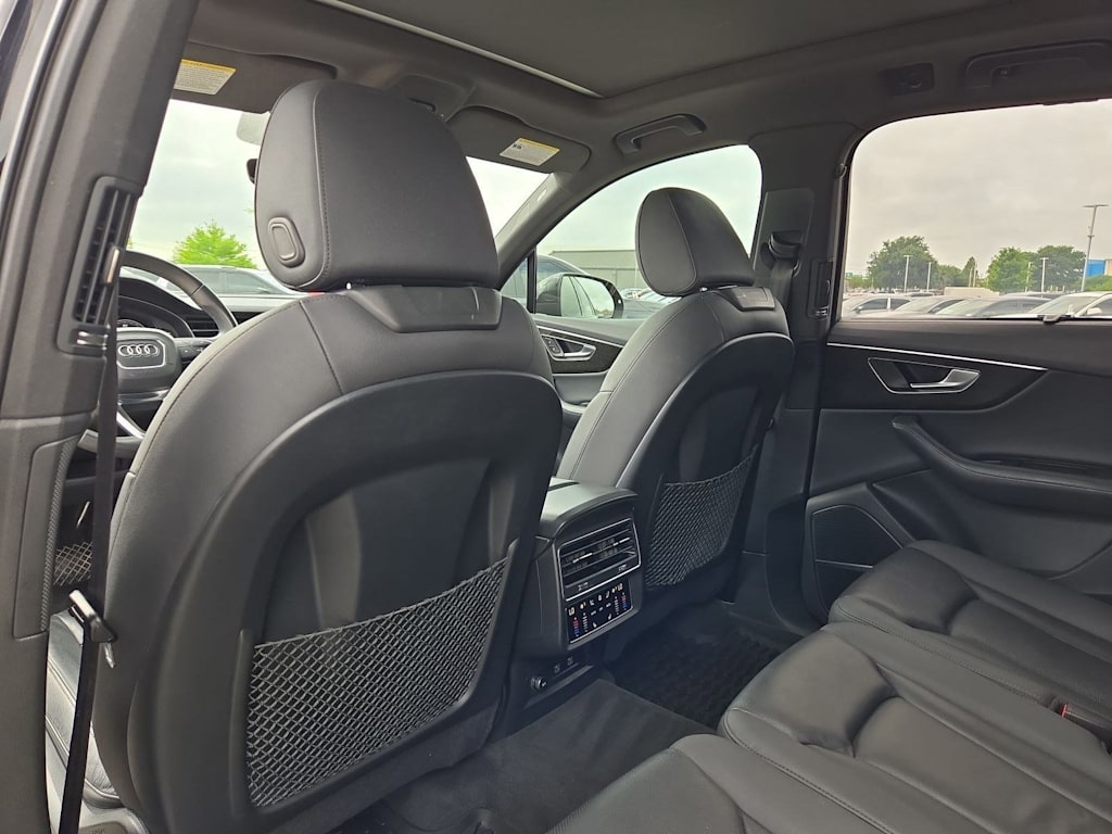 Thumbnail: 2021 Audi Q7 - 12