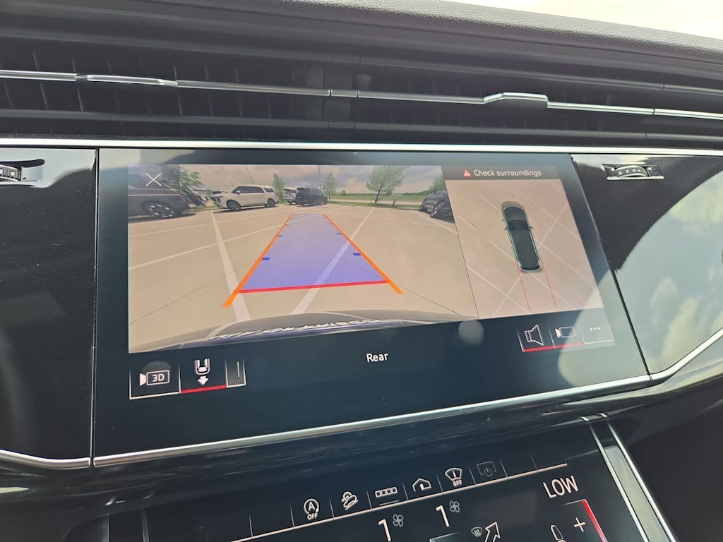 Thumbnail: 2021 Audi Q7 - 32