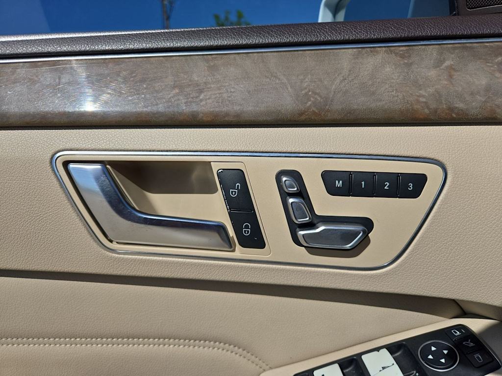 Thumbnail: 2016 Mercedes-Benz E-Class - 23