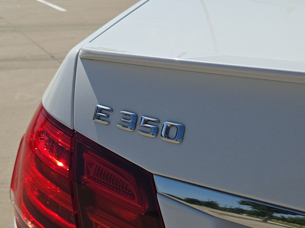 Thumbnail: 2016 Mercedes-Benz E-Class - 22