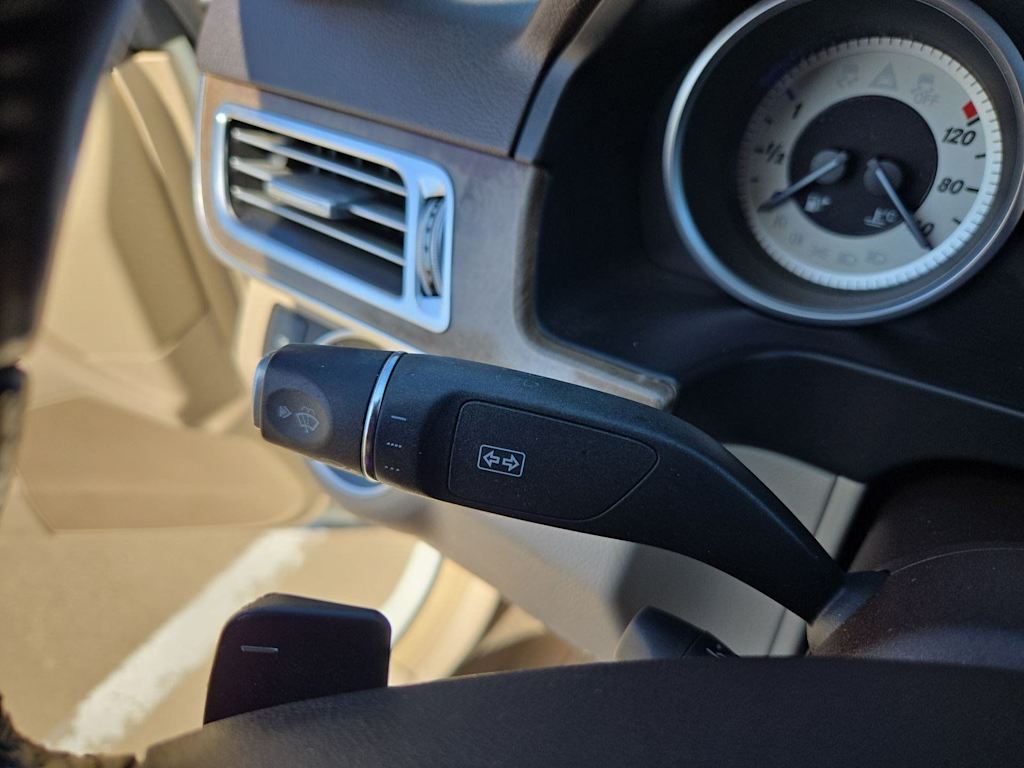 Thumbnail: 2016 Mercedes-Benz E-Class - 30