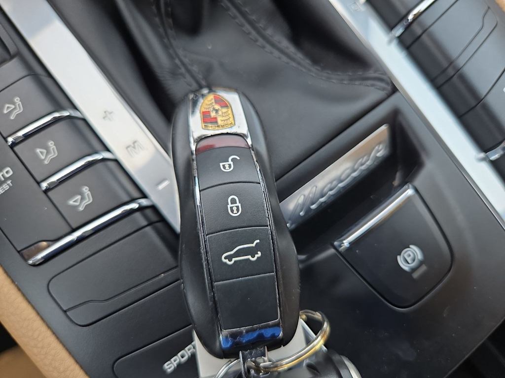 Thumbnail: 2018 Porsche Macan - 33