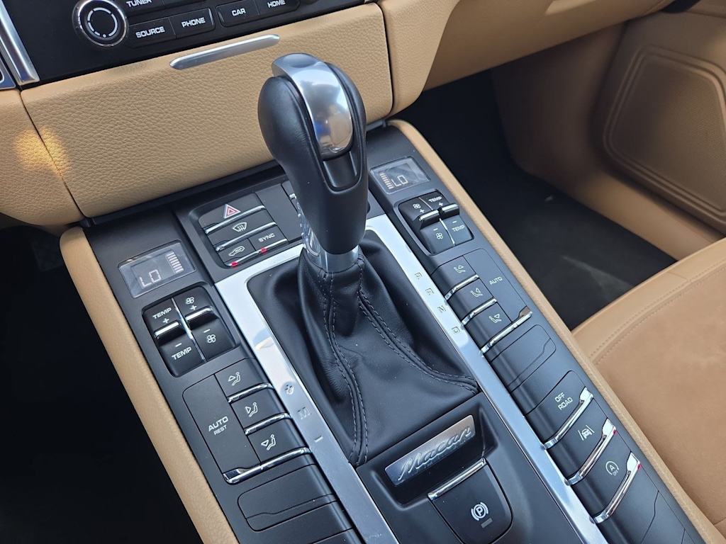 Thumbnail: 2018 Porsche Macan - 32