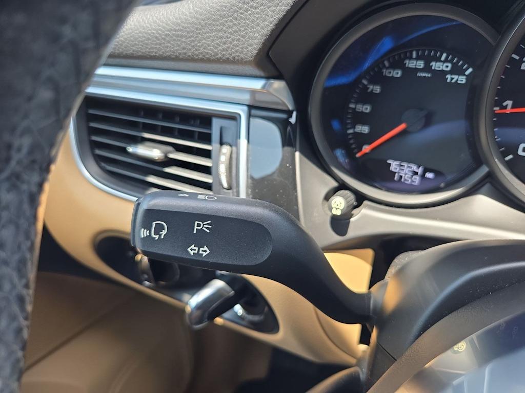 Thumbnail: 2018 Porsche Macan - 15