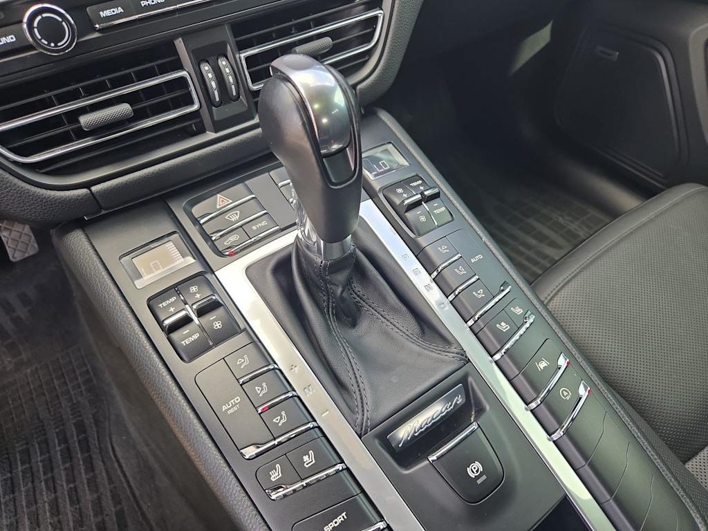 Thumbnail: 2020 Porsche Macan - 35